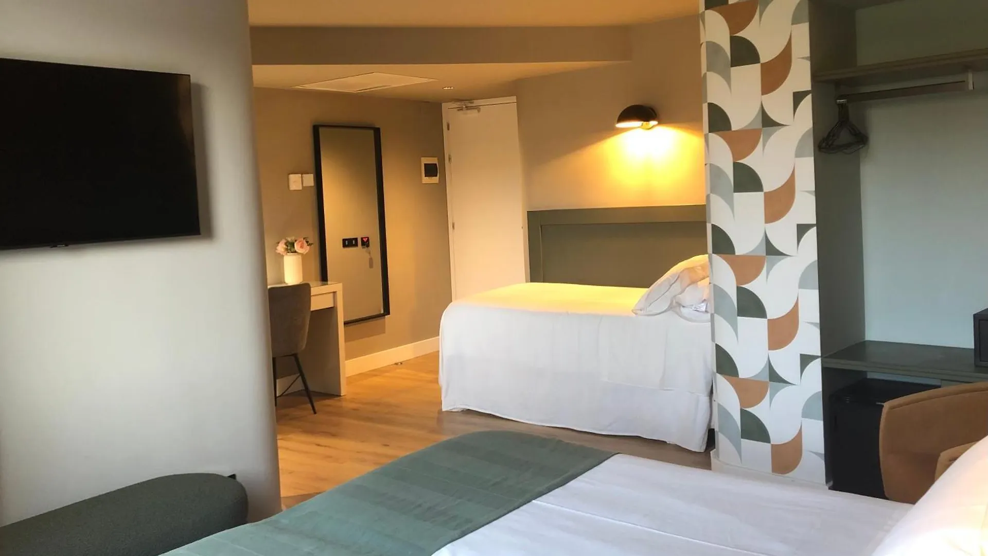 Hotel Nuria Tarragona 3*,