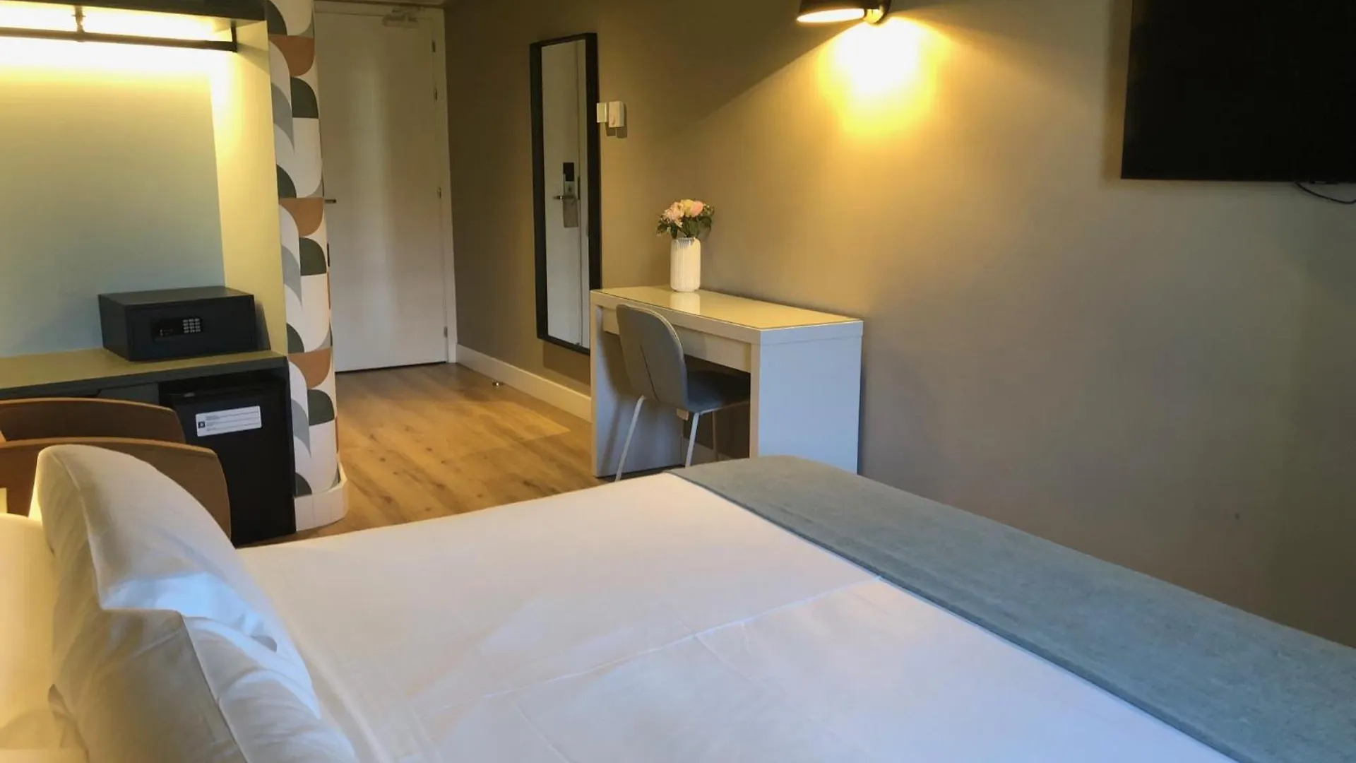 Nuria Hotel Tarragona 3*,